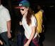 Kristen Stewart et Robert Pattinson sortent séparément de l'aéroport de Los Angeles le 25 octobre 2012. K-Stew venait du Japon où elle a fait la promotion de Twilight 5
