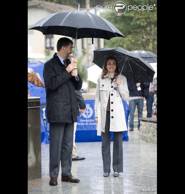 Premios Principe de Asturias 2012 - Página 5 966123-letizia-et-felipe-d-espagne-visitent-la-620x0-1