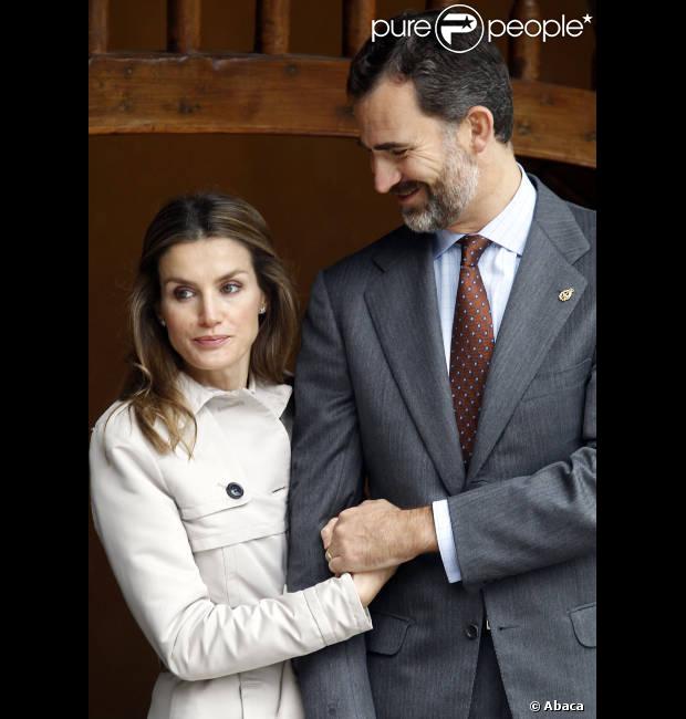 Premios Principe de Asturias 2012 - Página 5 966124-letizia-et-felipe-d-espagne-visitent-la-620x0-1