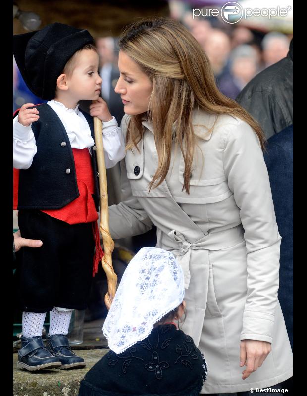 Premios Principe de Asturias 2012 - Página 5 966142-letizia-et-felipe-d-espagne-visitent-le-620x0-1