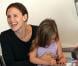 Jennifer Garner enchantée de passer la journée avec ses filles et son mari dans un atelier de confection de pâtisseries, le 28 octobre 2012.