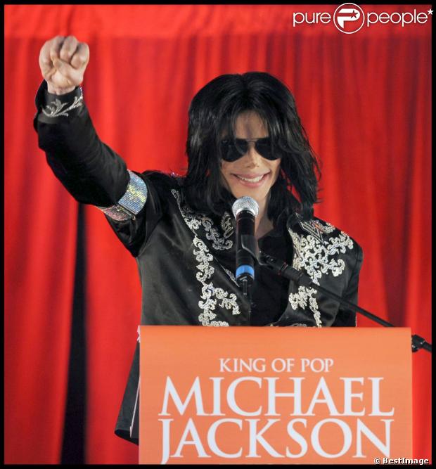 Michael Jackson durante o anúncio de uma série de concertos em Londres em 5 de Março de 2009 na Arena O2, em Londres