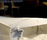 Table en marbre achetée par Brad Pitt