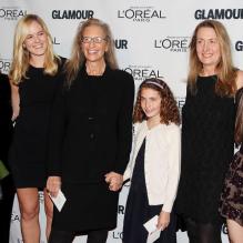 Annie Leibovitz en famille sur le tapis rouge du Carnegie Hall lors des Glamour Women of the Year Awards. New York, le 12 novembre 2012.