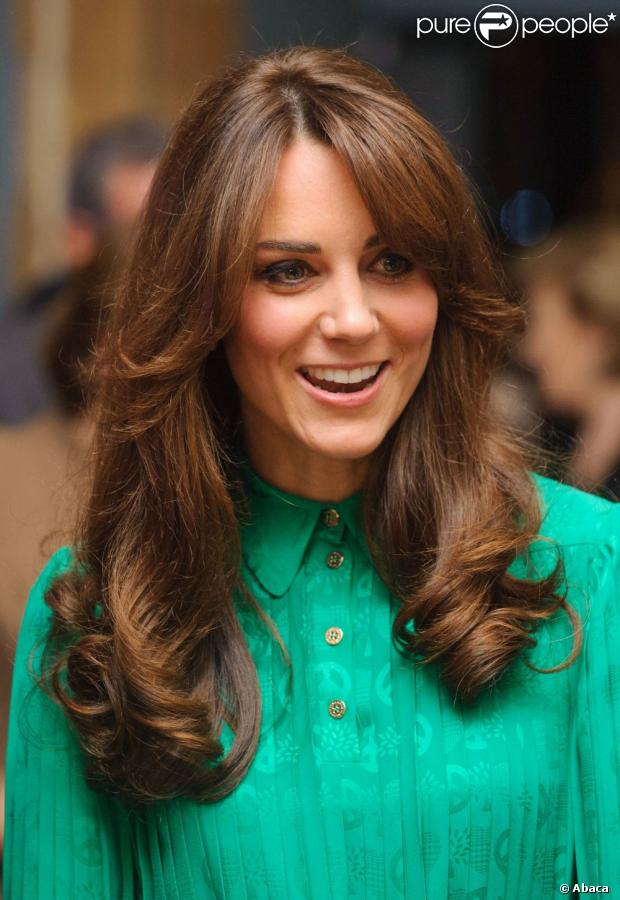 CASA REAL BRITÁNICA - Página 47 990178-the-duchess-of-cambridge-during-a-visit-620x0-1