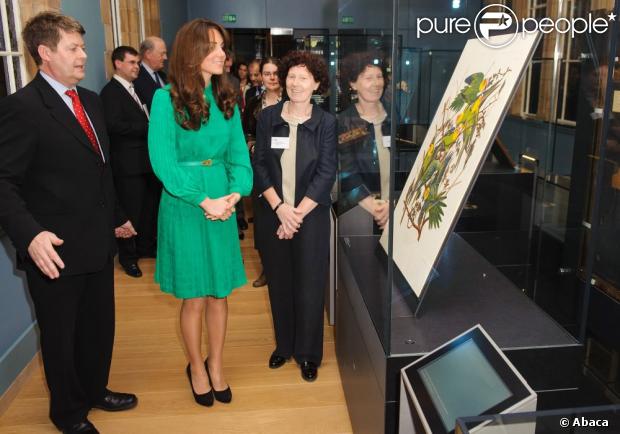 CASA REAL BRITÁNICA - Página 47 990179-the-duchess-of-cambridge-views-an-620x0-1