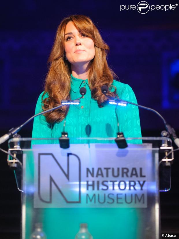 CASA REAL BRITÁNICA - Página 47 990183-the-duchess-of-cambridge-speaks-during-620x0-2