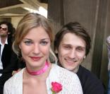 Stanislas Merhar présente officiellement sa fiancée Mona Walravens