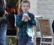 Jayden James, fils de Britney Spears, sortant d'une animalerie à Los Angeles le 18 Novembre 2012.