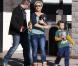 Britney Spears, maman poule, fait du shopping avec ses enfants Sean Preston et Jayden James dans une animalerie à Los Angeles le 18 Novembre 2012.
