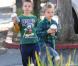 Sean Preston et Jayden James sortent d'une animalerie à Los Angeles le 18 Novembre 2012.