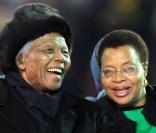 Nelson Mandela et sa femme Graça Machel à Johannesburg, le 11 juillet 2011.