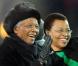 Nelson Mandela et sa femme Graça Machel à Johannesburg, le 11 juillet 2010.