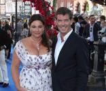 Pierce Brosnan et sa femme à l'avant-premièrede Mama Mia, à LOndres, le 30/06/08