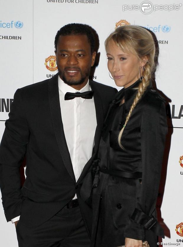 Patrice Evra et sa femme Sandra  lors du gala de l'UNICEF organisé par l'équipe de Manchester United à Manchester le 19 décembre 2012