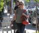 Katherine Heigl a fait du shopping avec son mari Josh Kelley et sa fille Adalaide à Los Feliz, Los Angeles, le 24 novembre 2012.