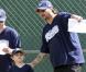  Kevin Federline et la chanteuse Britney Spears, ont encouragé leur fils aîné Sean Preston lors d'un match de baseball à Los Angeles, le 10 avril 2011. 