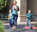 Britney Spears fait du shopping avec ses enfants Sean Preston et Jayden James dans une animalerie à Los Angeles le 18 Novembre 2012.
