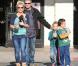Britney Spears fait du shopping avec ses enfants Sean Preston et Jayden James dans une animalerie à Los Angeles le 18 Novembre 2012.