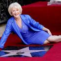 Helen Mirren : ''The Queen'' lumineuse, glamour et étoilée sur le Walk of Fame