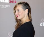 Julie Ferrier : L'actrice a dévoilé son crâne rasé !