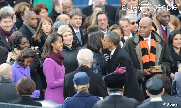 Obama jura como presidente de EU para un segundo mandato. - Página 2 1030368-barack-obama-kisses-michelle-as-he-620x0-2