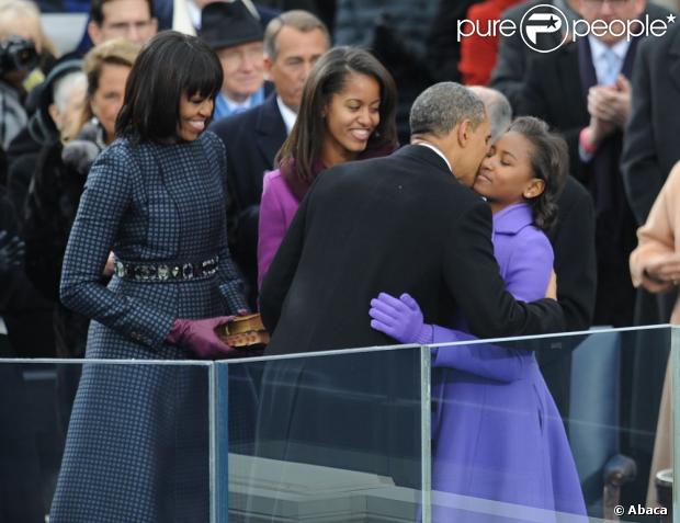 Obama jura como presidente de EU para un segundo mandato. - Página 2 1030375-barack-obama-hugs-his-daughter-sasha-as-620x0-2