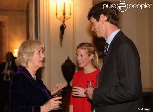 CASA REAL BRITÁNICA - Página 68 1032347-the-duchess-of-cornwall-left-talks-to-620x0-1