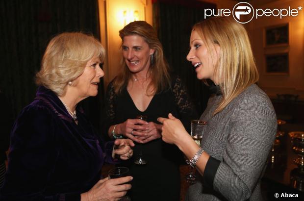 CASA REAL BRITÁNICA - Página 68 1032349-the-duchess-of-cornwall-left-talks-to-620x0-1