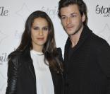 Elisa Tovati : Électrique et toute en beauté pour le séduisant Gaspard Ulliel