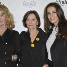 Nicole Garcia, Brigitte Roüan, Elisa Tovati ensembles lors de l'avant-première du film Tu honoreras ta Mère et ta Mère au cinéma Etoile-Lilas à Paris le 29 Janvier 2013.