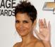 Halle Berry assiste à la 44e cérémonie des NAACP Image Awards au Shrine Auditorium. Los Angeles. Le 1er février 2013.