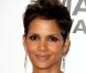 Halle Berry assiste à la 44e cérémonie des NAACP Image Awards au Shrine Auditorium. Los Angeles. Le 1er février 2013.