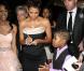 Halle Berry signe un autographe avant d'assister à la 44e cérémonie des NAACP Image Awards au Shrine Auditorium. Los Angeles. Le 1er février 2013.