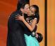 Kerry Washington recoit son award de Meilleure Actrice dans une Série Dramatique pour Scandal des mains de Tony Goldwyn lors des NAACP Image Awards au Shrine Auditorium. Los Angeles. Le 1er février 2013.