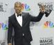 Jamie Foxx et son award d'Artiste de l'Année lors de la 44e cérémonie des NAACP Image Awards au Shrine Auditorium. Los Angeles. Le 1er février 2013.