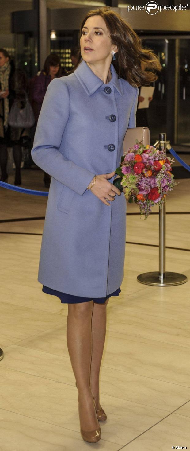 CASA REAL DE DINAMARCA - Página 86 1043941-crown-princess-mary-handed-out-the-620x0-1