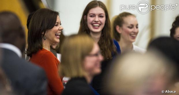 CASA REAL DE DINAMARCA - Página 93 1057148-crown-princess-mary-of-denmark-attends-620x0-1