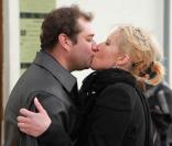 Qui veut épouser mon fils? 2: En couple avec Cindy, Frédéric accepte ses films X