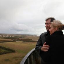 EXCLU : Cindy et Frédéric se promènent sur l'Île d'Oléron, dans <em>Qui Veut Epouser Mon Fils ?</em>, diffusé le 16 novembre 2012.