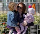 Alyson Hannigan : Fière et forte maman qui s'éclate à la plage