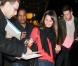 Lea Michele, aimable avec ses fans, et Cory Monteith de la série Glee, à l'aéroport de New York le 06 mars 2013.