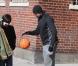 Hugh Jackman : Pas si ''Misérable'' pour jouer au basket avec son fils