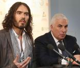 Russell Brand : Il parle de son alcoolisme pour aider la fondation Amy Winehouse