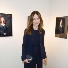 Exclu - Elsa Zylberstein au vernissage de l'exposition "A travers elles" de Carole Mathieu Castelli à la Fnac des Ternes à Paris, le 7 mars 2013.
