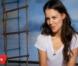 Katie Holmes livre ses secrets beauté dans le numéro du mois d'avril du magazine  Allure .