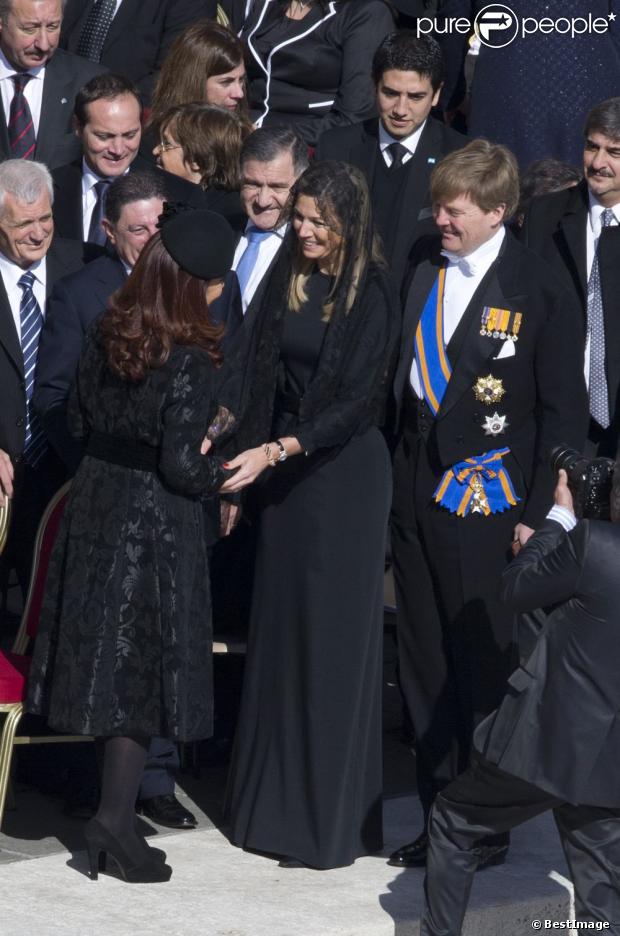 REALEZA EN LA ASUNCION DEL PAPA FRANCESCO I - Página 4 1080995-la-princesse-maxima-et-le-prince-willem-620x0-1