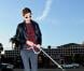  Samantha Ronson avec son bulldog, dans les rues de Los Angeles, le 3 novembre 2008. 
  