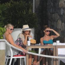 Nicole Richie et Jessica Alba en vacances a Saint-Barthélemy le 5 avril 2013.