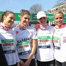 Marine Lorphelin, Laury Thilleman, Laëtitia Bléger et Sylvie tellier au marathon de Paris, le dimanche 7 avril 2013.